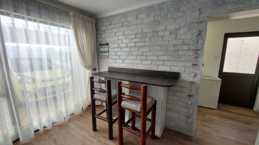 5 Bedroom Property for Sale in Perlemoenbaai Western Cape